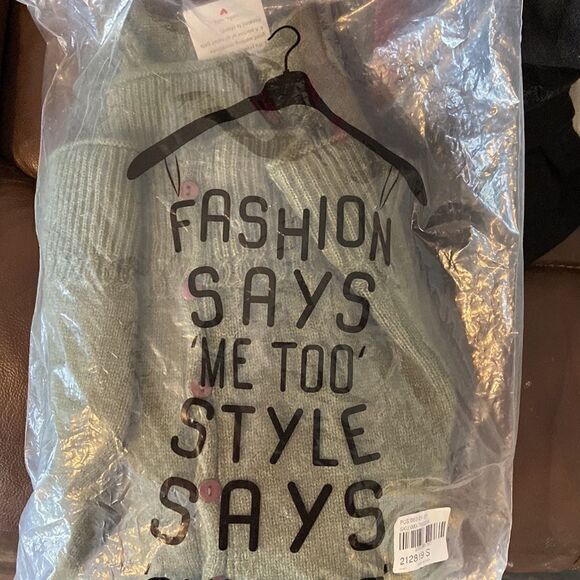 Sweater Small size NWT - Picture 11 of 12